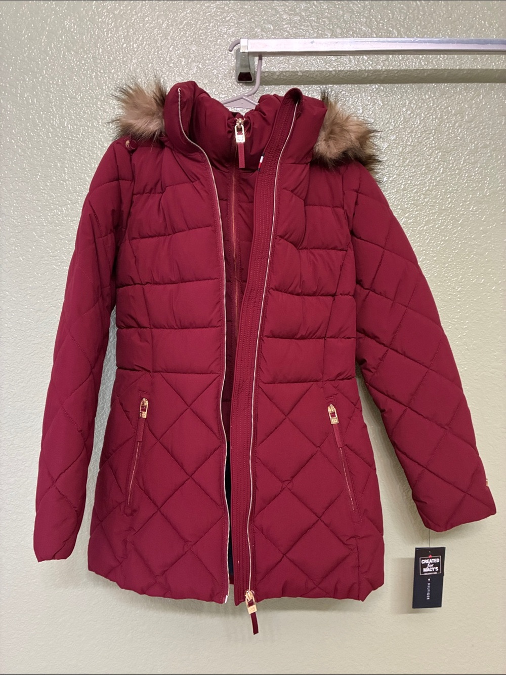Brand new!!! Tommy Hilfiger Women's parka puffer jacket j with Faux Fur Hood